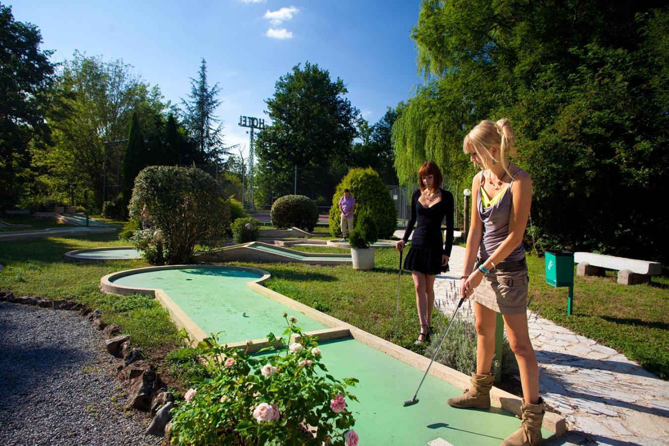 Logis Hotel - Restaurant - Spa - Le Relais De Farrou Villefranche-de-Rouergue Eksteriør billede