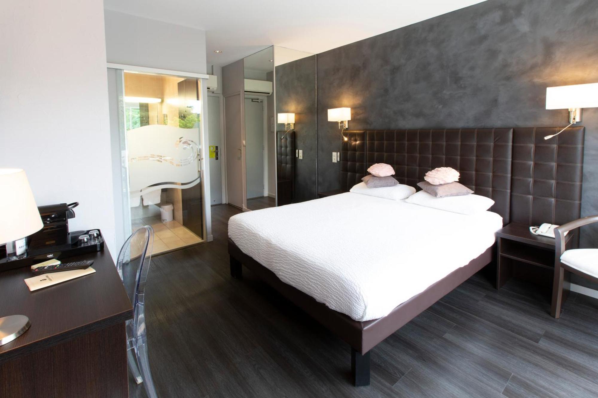 Logis Hotel - Restaurant - Spa - Le Relais De Farrou Villefranche-de-Rouergue Eksteriør billede