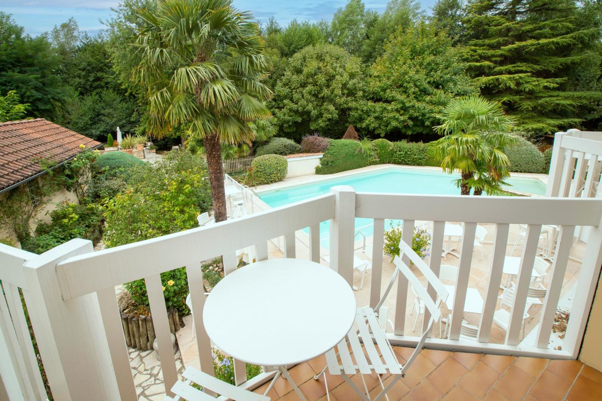 Logis Hotel - Restaurant - Spa - Le Relais De Farrou Villefranche-de-Rouergue Eksteriør billede