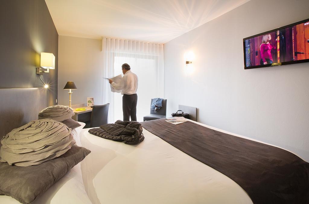 Logis Hotel - Restaurant - Spa - Le Relais De Farrou Villefranche-de-Rouergue Eksteriør billede
