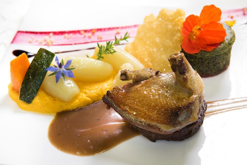 Logis Hotel - Restaurant - Spa - Le Relais De Farrou Villefranche-de-Rouergue Eksteriør billede