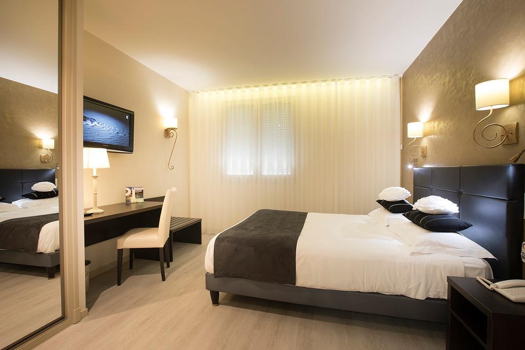Logis Hotel - Restaurant - Spa - Le Relais De Farrou Villefranche-de-Rouergue Eksteriør billede